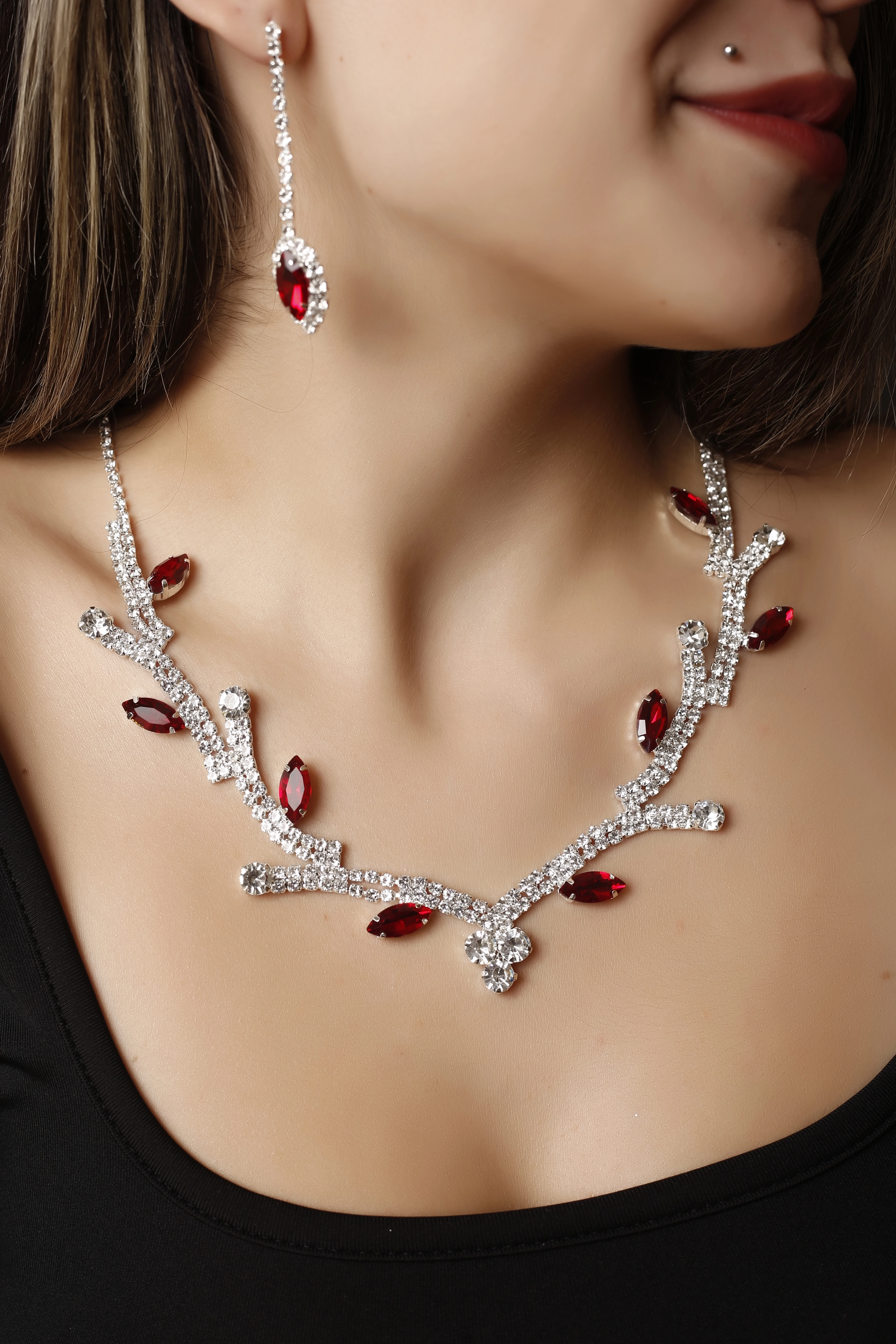 Kırmızı Çiçek Desenli Taşlı Kolye Küpe Set | Ayarlanabilir Zincirli 2’li Takı Set