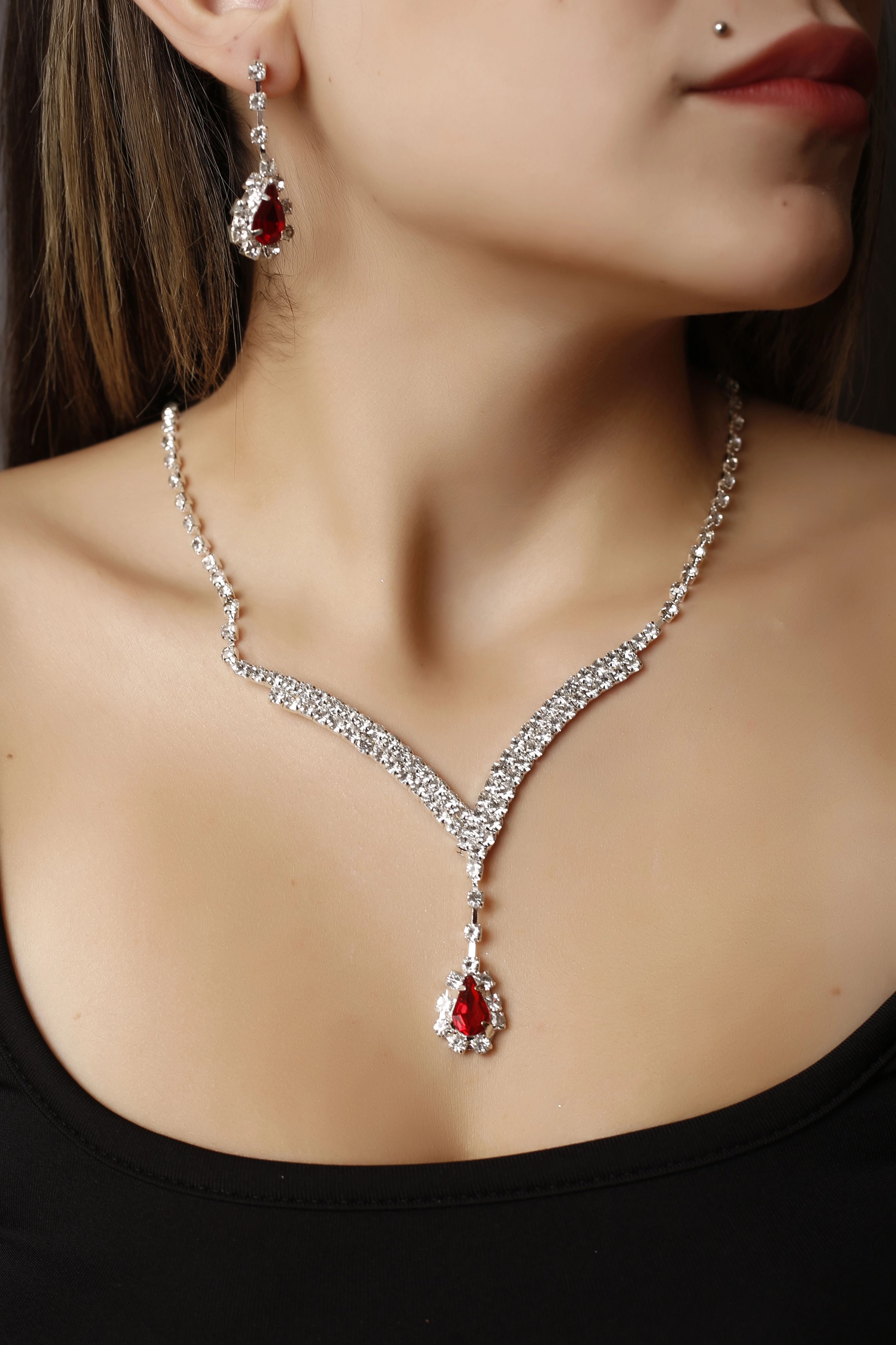 Hürrem Model Su Yolu Kolye Küpe Set | Taşlı Zarif 2’li Takı Set